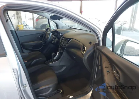 2019 Chevrolet Trax Ls z USA, uszkodzony, nr VIN 3GNCJNSB8KL204211